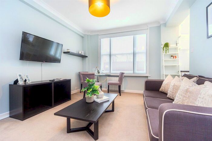 1 Bedroom Flat To Rent In Hill Street, London, W1J