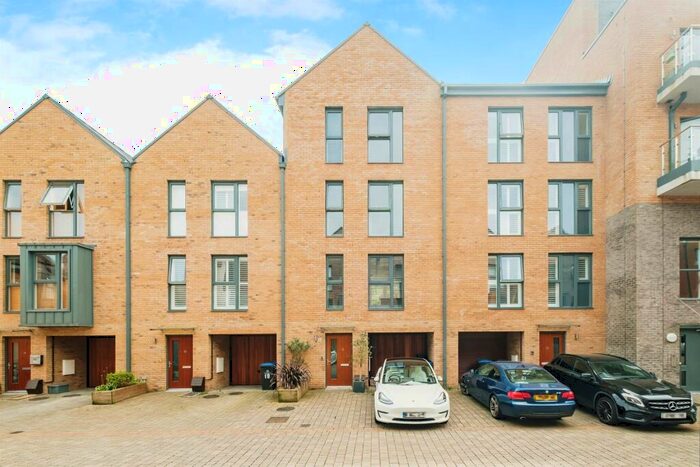 4 Bedroom Town House For Sale In Salt Marsh Road, Shoreham-By-Sea, BN43