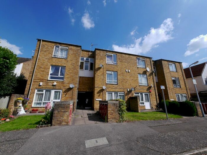 1 Bedroom Flat To Rent In Enfield Close, Uxbridge UB8