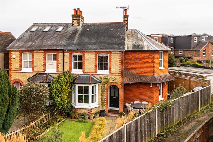 4 Bedroom Semi Detached House For Sale In Smoke Lane, Reigate, RH2