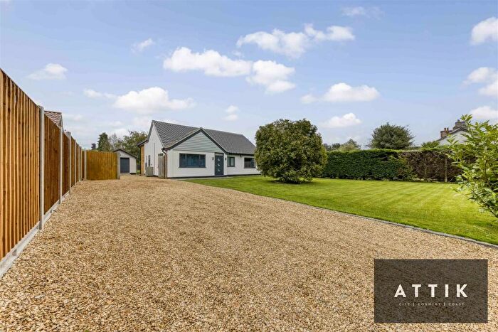 4 Bedroom Chalet For Sale In Back Lane, Scoulton, NR9