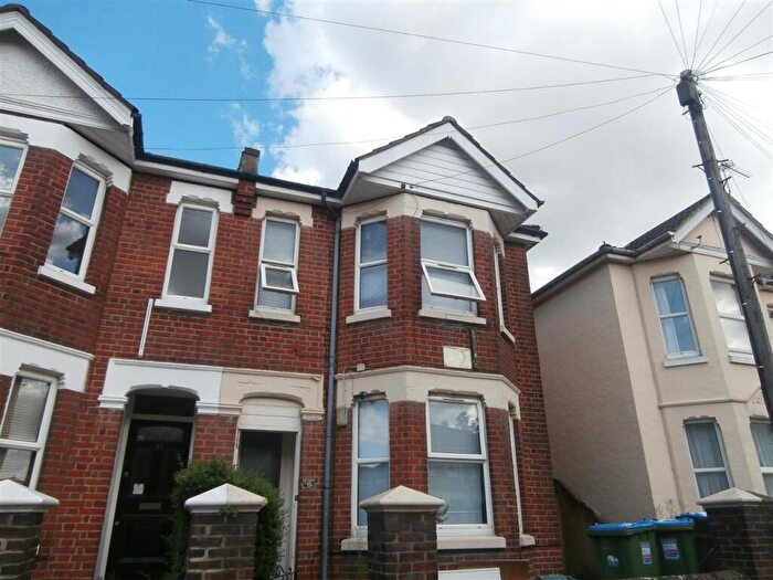 4 Bedroom Semi Detached House To Rent In Newcombe Road, Southampton, SO15