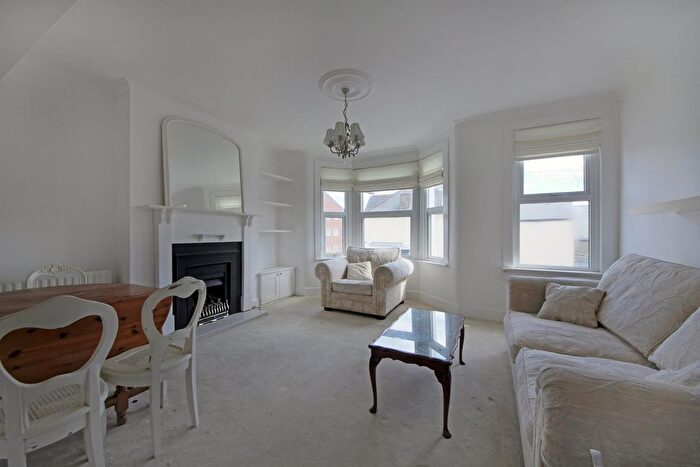 2 Bedroom Flat To Rent In Carlyle Road, London, W5