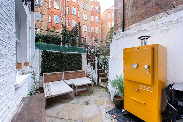 2 Bedroom Maisonette For Sale In Nevern Square, Earls Court, London, SW5