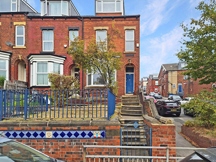 5 Bedroom End Of Terrace House For Sale In Burley Road, Leeds, LS4