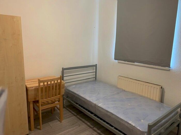 Studio To Rent In New Parade, High Street, Yiewsley, West Drayton, UB7