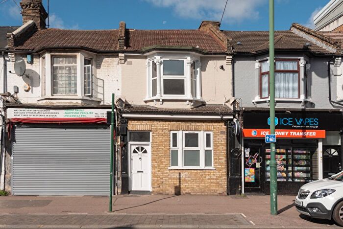 2 Bedroom Flat For Sale In High Road Leytonstone, London, E11