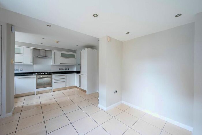 2 Bedroom Semi-Detached House To Rent In Merton Road, Wandsworth, London, SW18
