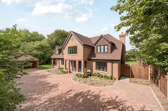 5 Bedroom Detached House For Sale In Guildford Road, Mayford, Woking, Surrey, GU22