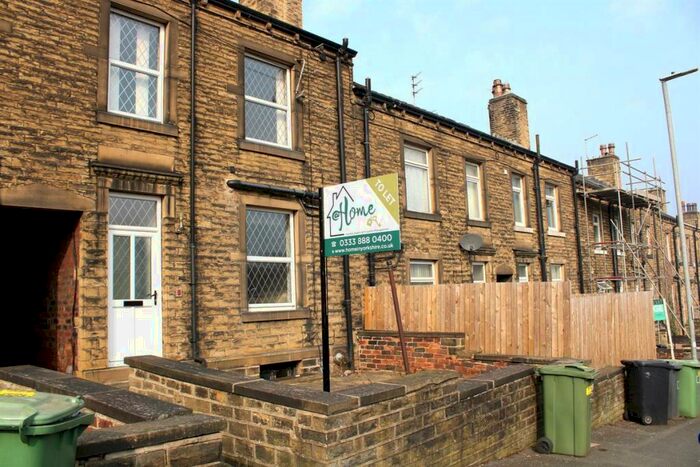 3 Bedroom Terraced House To Rent In Newsome Road, Huddersfield, HD4