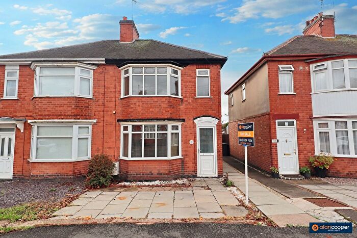3 Bedroom Semi-detached House For Sale In Beaumont Road, Nuneaton, Warwickshire, CV11
