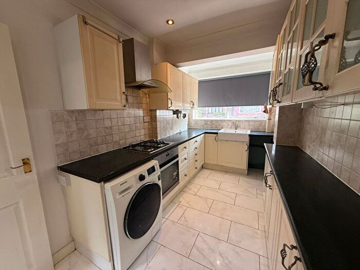 4 Bedroom Detached House To Rent In Romford, RM6