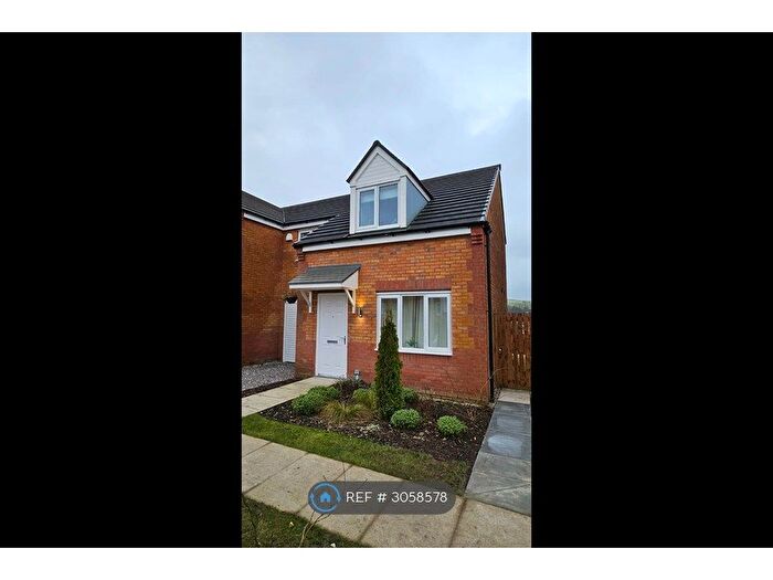 3 Bedroom Semi Detached House To Rent In Hill Top Drive, Rochdale, OL11