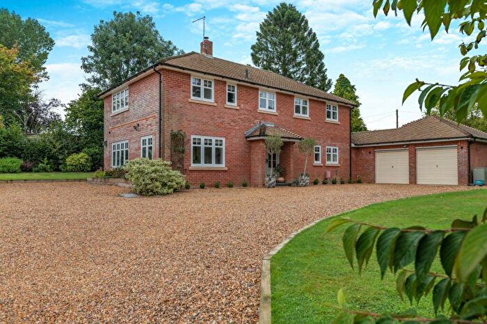 4 Bedroom Detached House For Sale In East Grimstead, Salisbury, Wiltshire, SP5