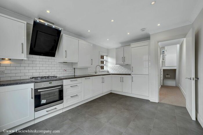 1 Bedroom Flat To Rent In St. Luke's Avenue, London, SW4