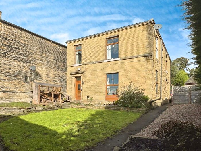 4 Bedroom Detached House For Sale In Westgate, Cleckheaton, BD19