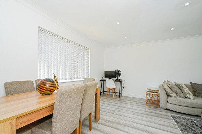 3 Bedroom Terraced House For Sale In Greenham Walk, Swindon, SN3