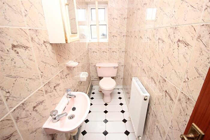 3 Bedroom End Of Terrace House For Sale In Green Lane, Halesowen, West Midlands, B62