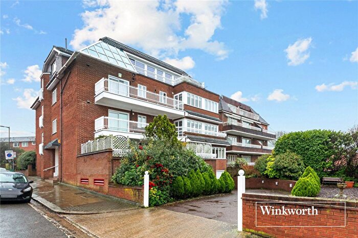 2 Bedroom Flat For Sale In Hendon Lane, Finchley, London, N3