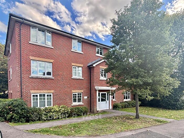 2 Bedroom Apartment For Sale In Kennedy Road, Horsham, West Sussex, RH13