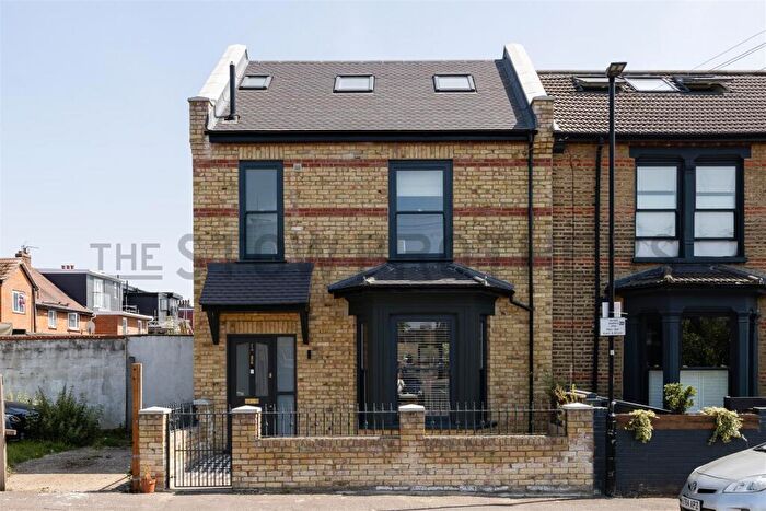 3 Bedroom House To Rent In Clarendon Road, Walthamstow, E17
