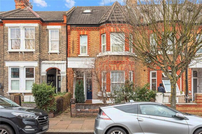 2 Bedroom Flat To Rent In Byton Road, London, SW17