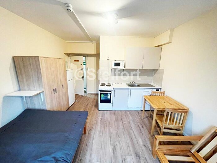 Studio To Rent In Colney Hatch Lane, London, N10
