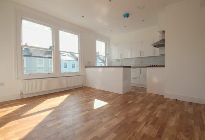 3 Bedroom Flat To Rent In Raveley Street, Kentish Town, NW5