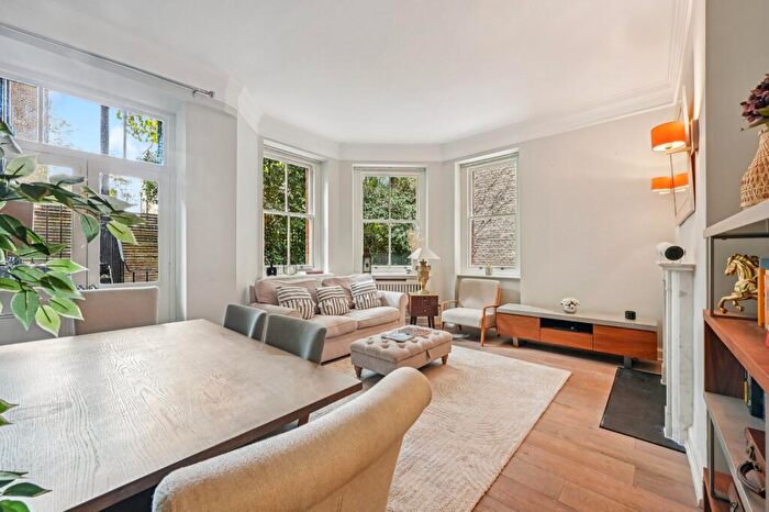 2 Bedroom Flat For Sale In Drayton Court, Drayton Gardens, Chelsea, London, SW10