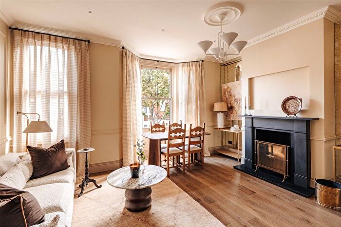 4 Bedroom Flat For Sale In Munster Road, Fulham, London, SW6
