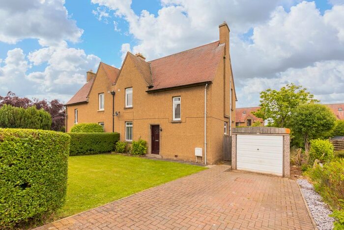 3 Bedroom Villa For Sale In Crichton Avenue, Pathhead, EH37