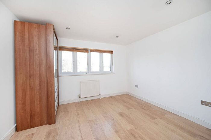 3 Bedroom Property To Rent In Hainton Close, Tower Hamlets, London, E1