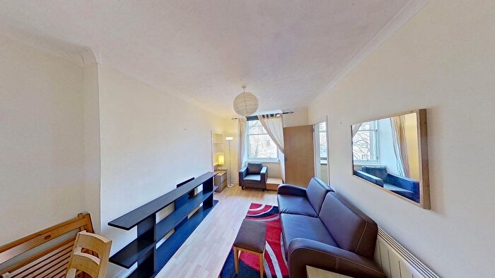 2 Bedroom Flat To Rent In Buccleuch Street, Edinburgh, EH8