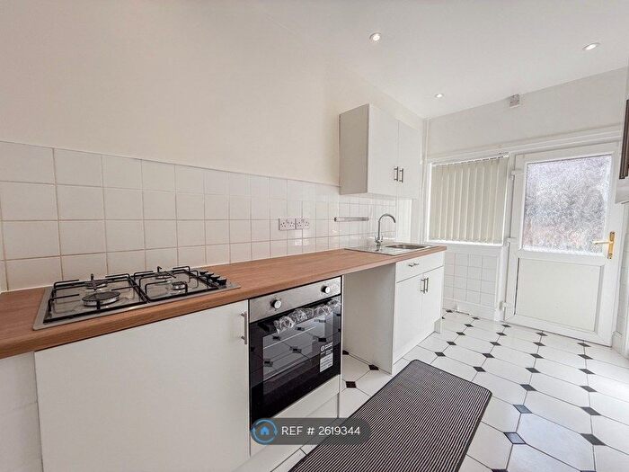 2 Bedroom Flat To Rent In The Avenue, Blythe Bridge, Stoke-On-Trent, ST11