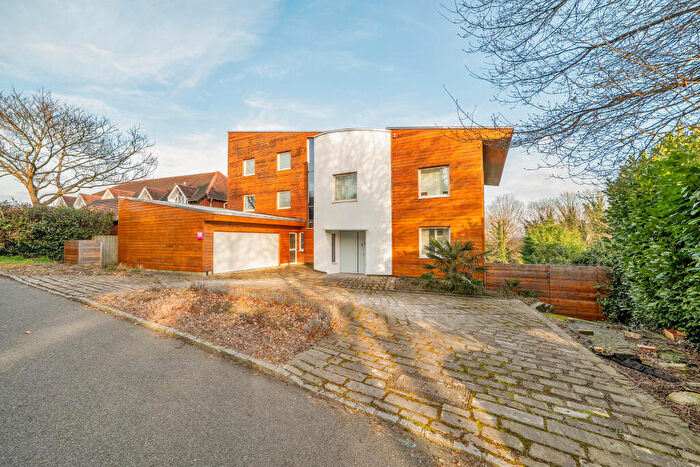 5 Bedroom Detached House For Sale In Ruxley Crescent, Claygate, KT10