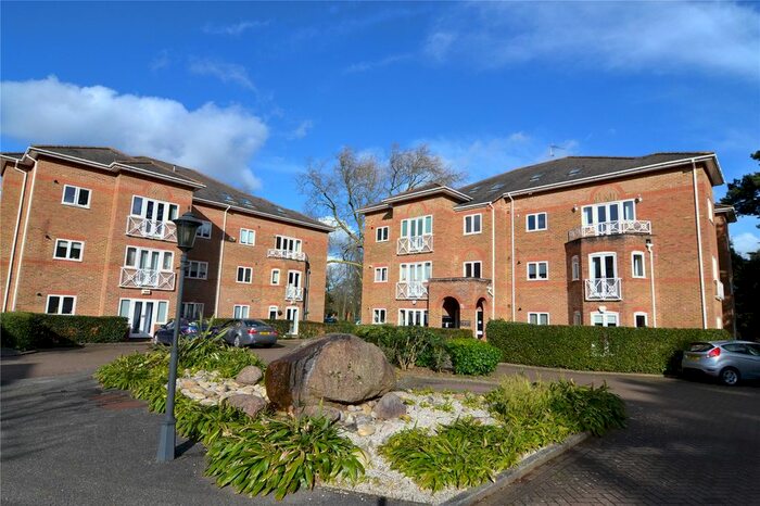 2 Bedroom Flat To Rent In Trematon Place, Teddington, Middlesex, TW11