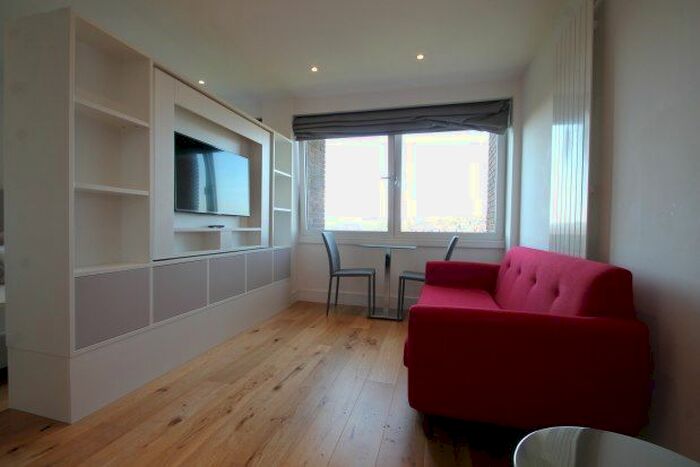 Studio To Rent In Riverdale House, London, SE13