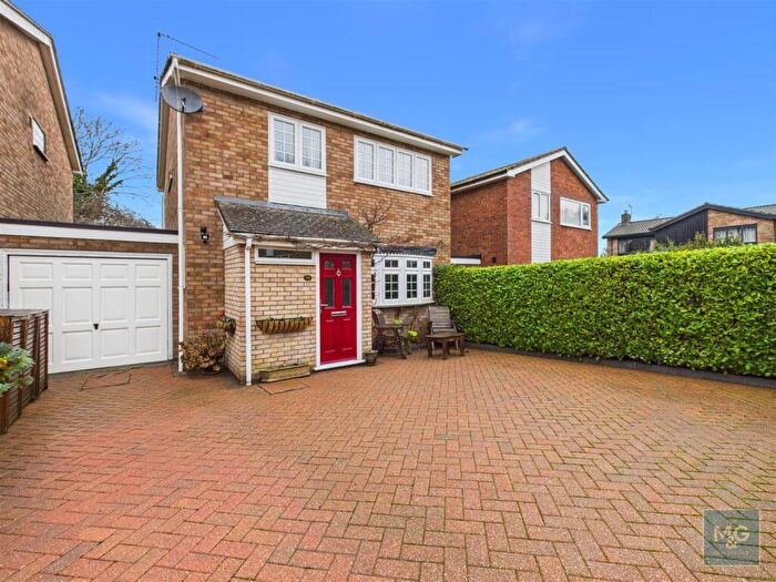 4 Bedroom Link Detached House For Sale In Longacre Gardens, Bury St. Edmunds, IP33