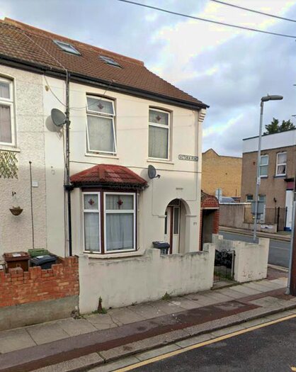 5 Bedroom Terraced House To Rent In Victoria Road, Barking - Essex, IG11