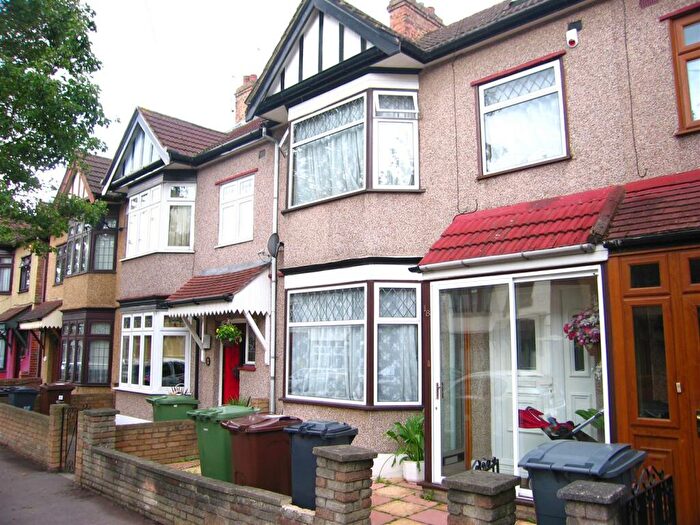 4 Bedroom Terraced House To Rent In Woodlands Avenue, Chadwell Heath, Romford, London, RM6