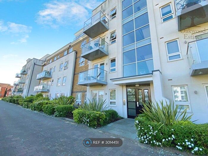 2 Bedroom Flat To Rent In Kestrel Court, Maidenhead, SL6