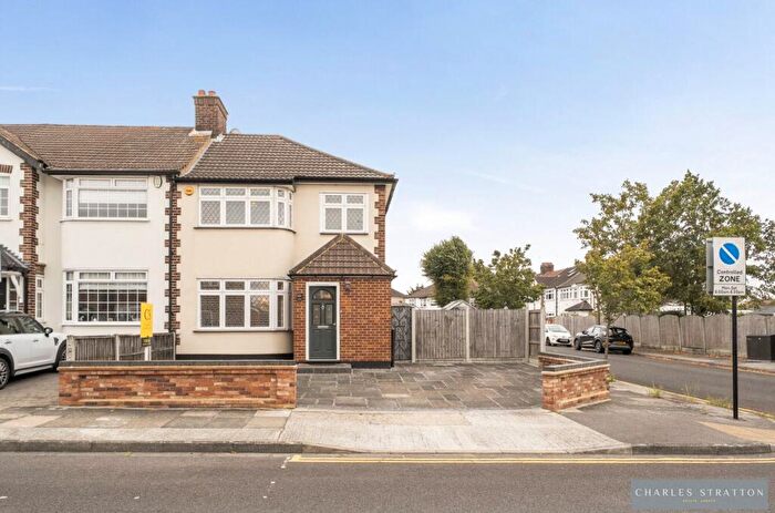 3 Bedroom End Of Terrace House For Sale In Stanley Avenue, Gidea Park, RM2
