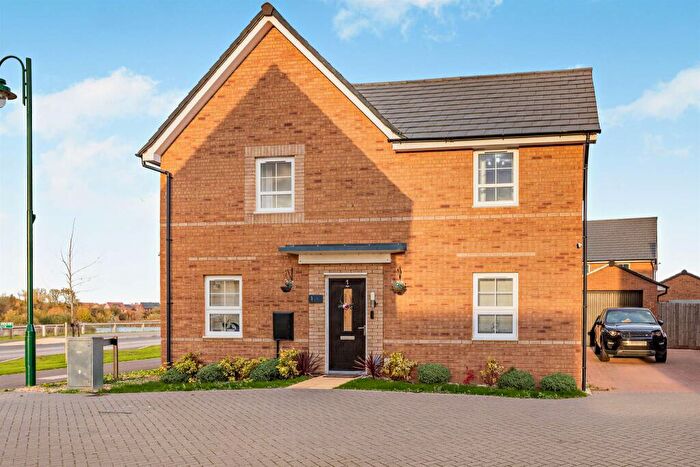 4 Bedroom Detached House For Sale In Wheatfen Close, Hampton Water, Peterborough, PE7