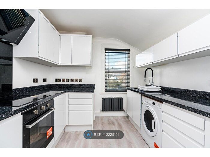 5 Bedroom End Of Terrace House To Rent In Frant Road, Croydon, CR7