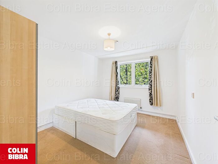 1 Bedroom Flat To Rent In Garrick Close, Ealing, W5