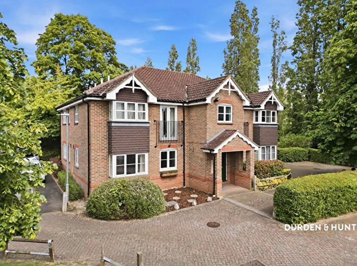 2 Bedroom Flat For Sale In School House Gardens, Loughton, IG10