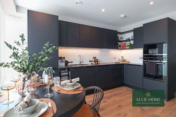 1 Bedroom Flat For Sale In Lombard Square, Plumstead, SE28