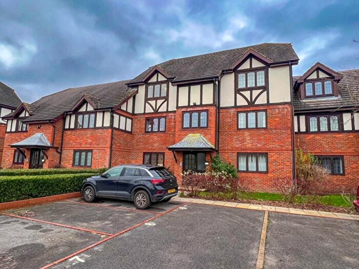 1 Bedroom Apartment For Sale In High Street, West Molesey, KT8