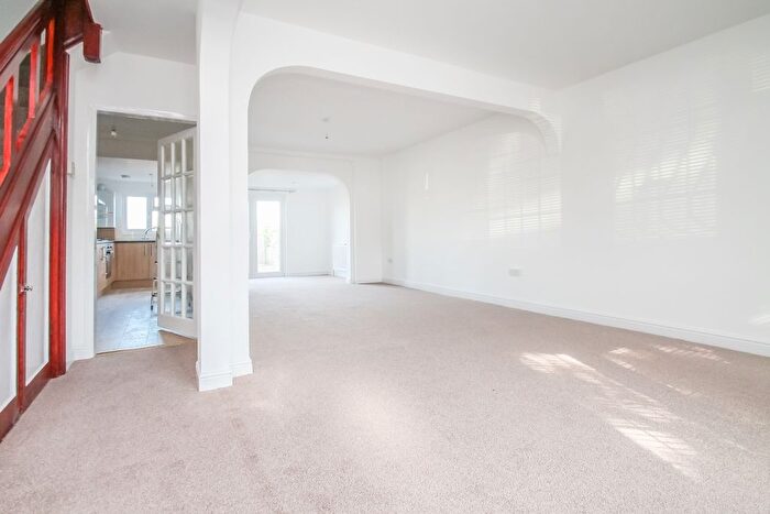 3 Bedroom Terraced House To Rent In Waltham Way, Chingford, E4