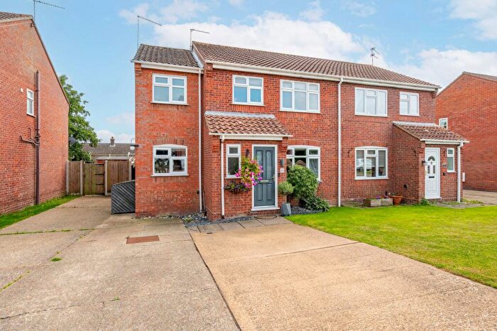 4 Bedroom Semi-Detached House For Sale In Oak Tree Close, Martham, NR29